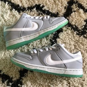 Grey Nike sb dunk